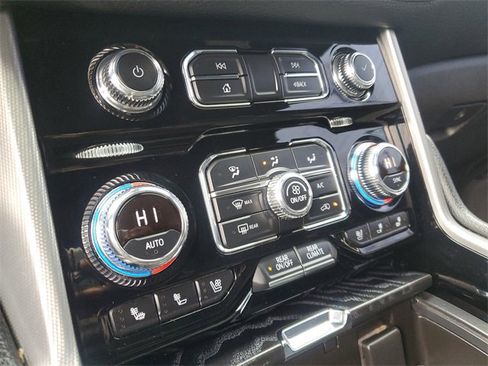 Used 2021 GMC Yukon XL Denali w/ Denali Premium Package image 32