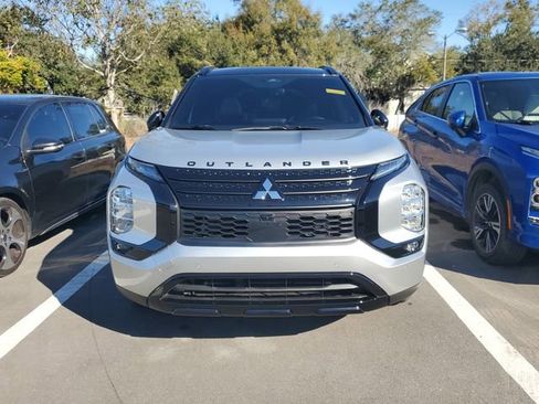 Used 2024 Mitsubishi Outlander SEL image 2