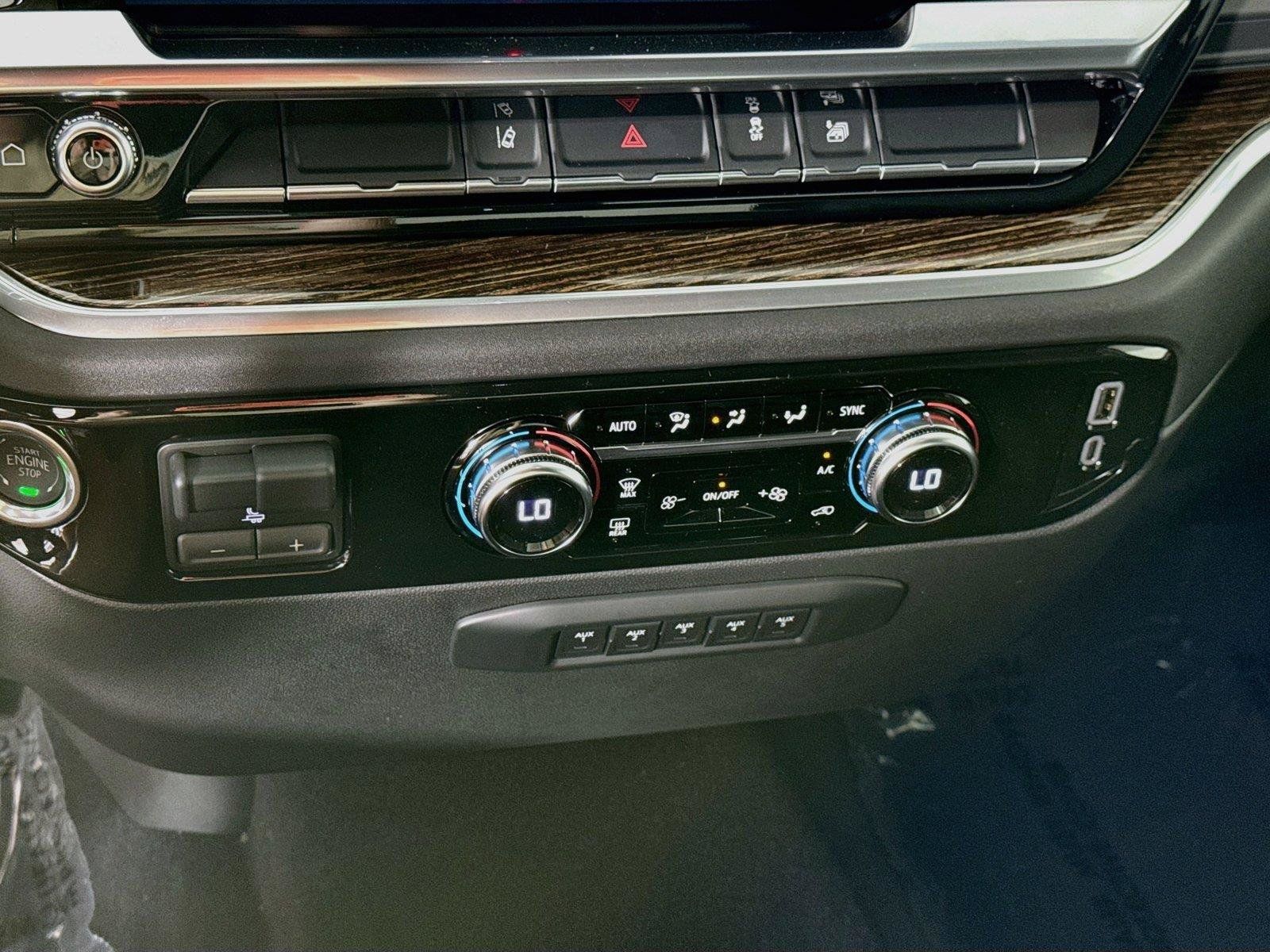 New 2026 GMC Sierra 3500 SLE w/ SLE Convenience Package AWD/4WD image 9