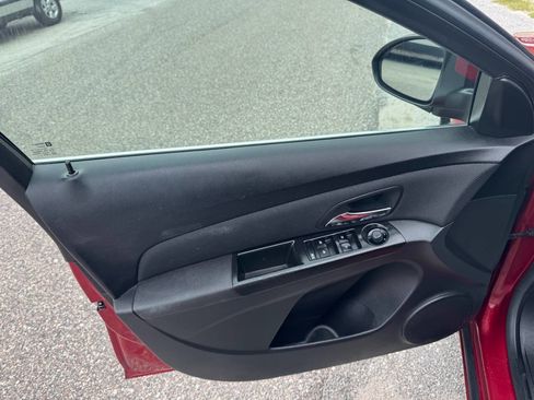 Used 2013 Chevrolet Cruze LT image 19