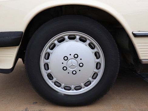 Used 1987 Mercedes-Benz 560 SL image 9