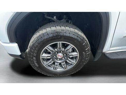 Used 2024 GMC Sierra 1500 AT4 w/ Technology Package AWD/4WD image 27