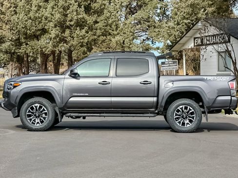 Used 2022 Toyota Tacoma TRD Sport w/ TRD Premium Sport Package image 8