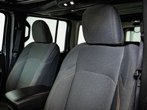 Used 2024 Jeep Wrangler Unlimited image 24