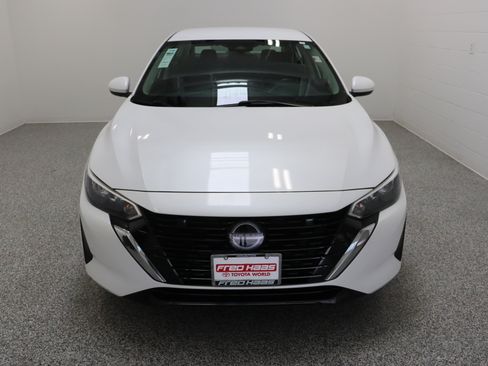Used 2024 Nissan Sentra SV FWD image 3