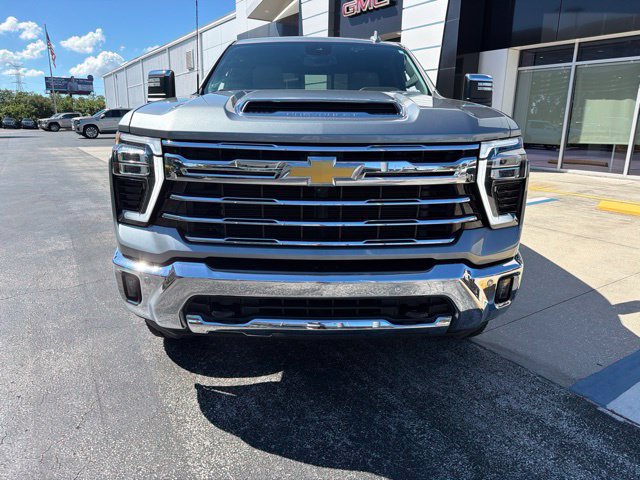 Used 2024 Chevrolet Silverado 2500 LTZ w/ LTZ Convenience Package AWD/4WD image 2