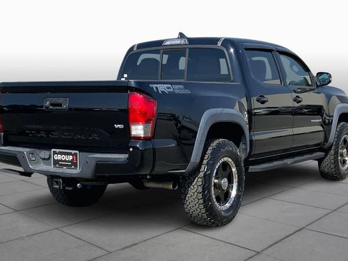 Used 2016 Toyota Tacoma TRD Off-Road image 12