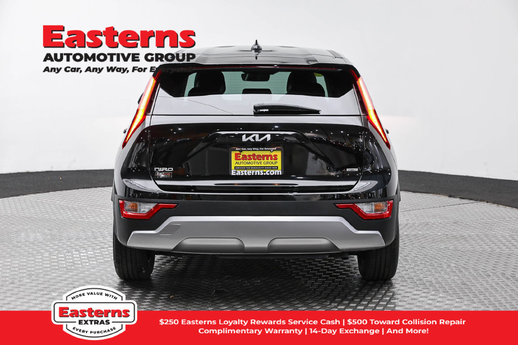 Used 2025 Kia Niro LX FWD image 7