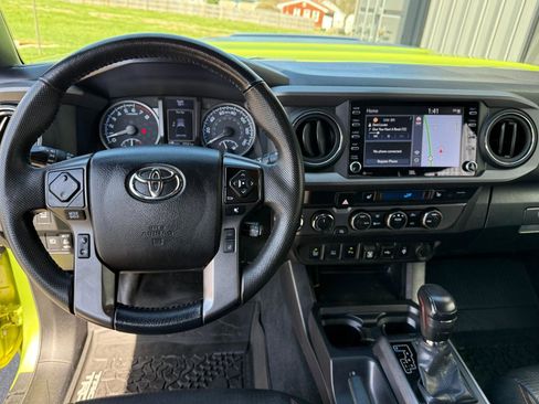 Used 2022 Toyota Tacoma TRD Pro AWD/4WD image 9