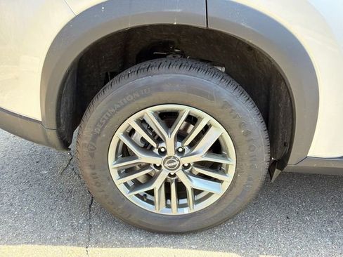 Used 2024 Nissan Rogue S image 17