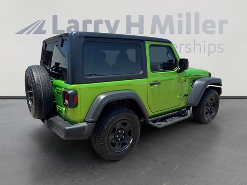 Used 2025 Jeep Wrangler Sport AWD/4WD image 5