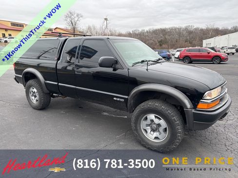 Used 2000 Chevrolet S10 Pickup LS w/ Preferred Equipment Group image 10