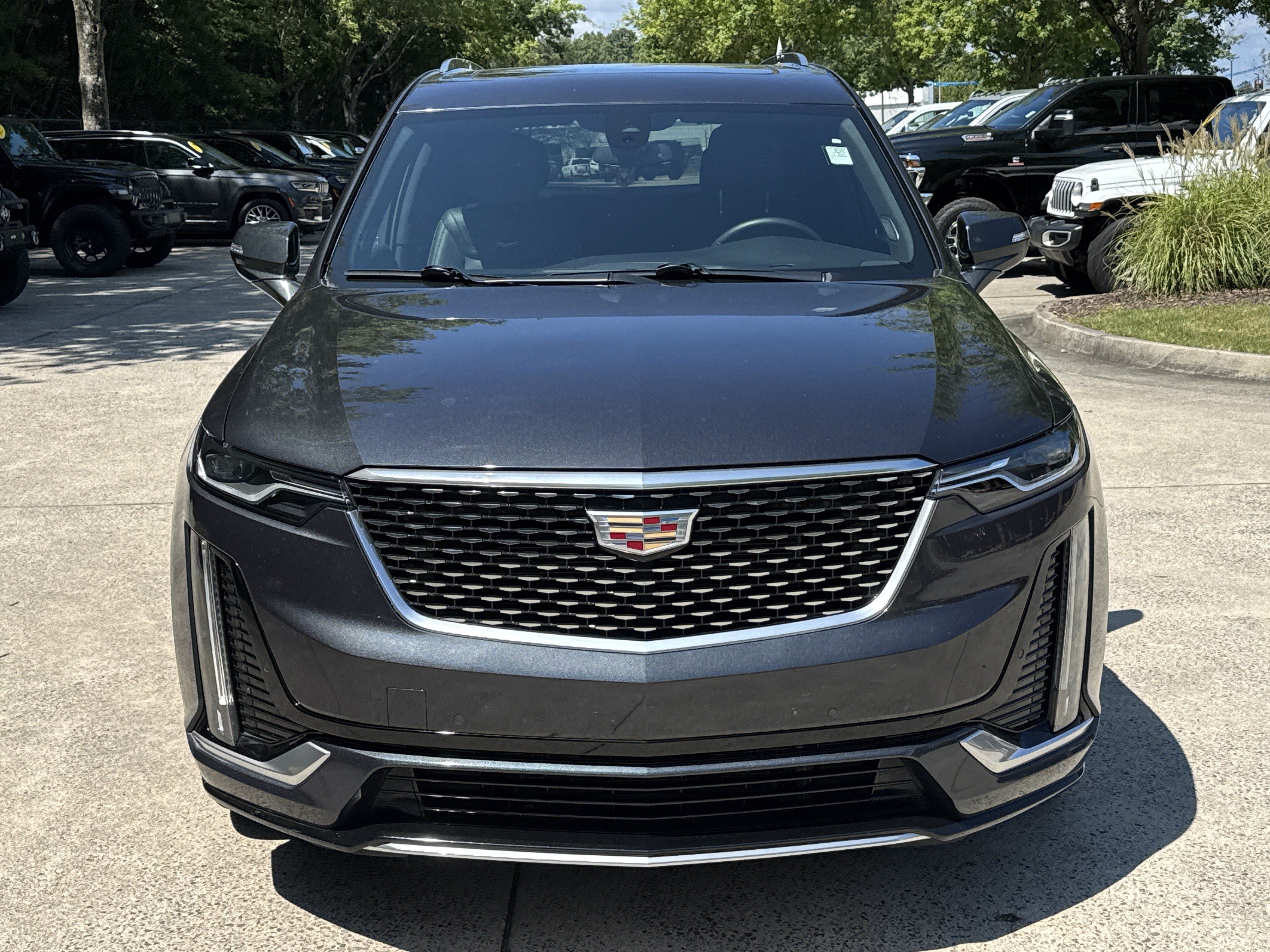 Used 2023 Cadillac XT6 Premium Luxury FWD image 2