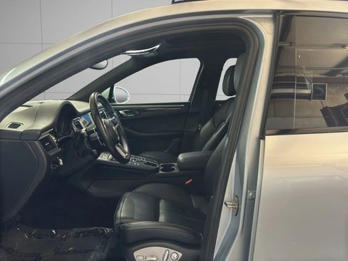 Used 2017 Porsche Macan S image 11