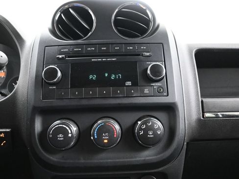 Used 2015 Jeep Patriot Latitude FWD image 12