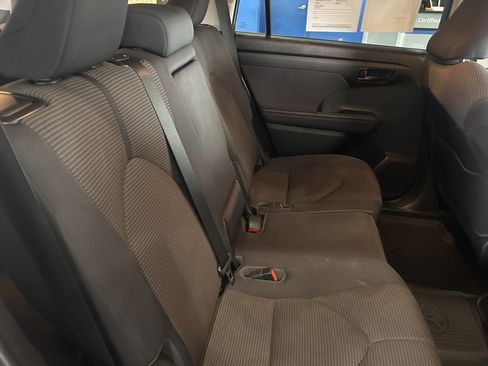 Used 2023 Toyota Highlander LE image 15