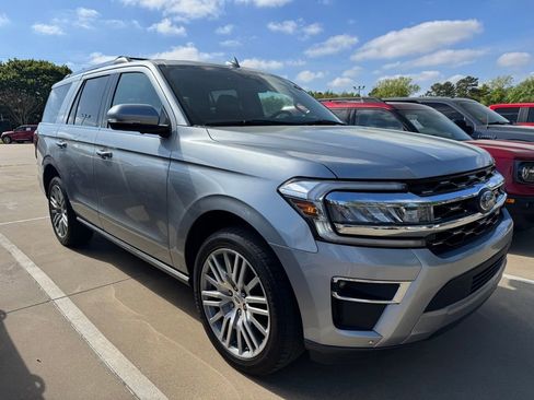 Used 2024 Ford Expedition Limited image 1