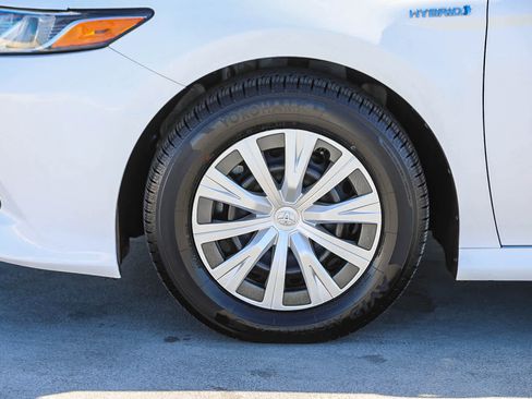 Used 2020 Toyota Camry LE image 10