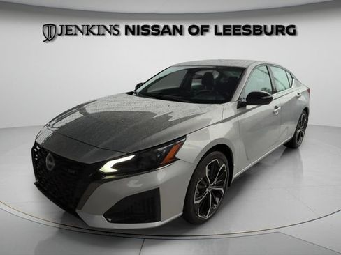 Used 2025 Nissan Altima 2.5 SR FWD image 5
