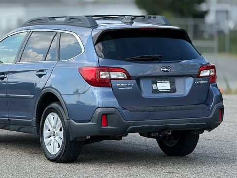 Used 2018 Subaru Outback 2.5i Premium AWD/4WD image 16