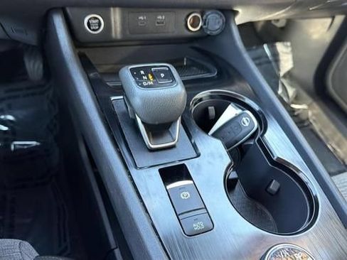 Used 2023 Nissan Rogue SV AWD/4WD image 16