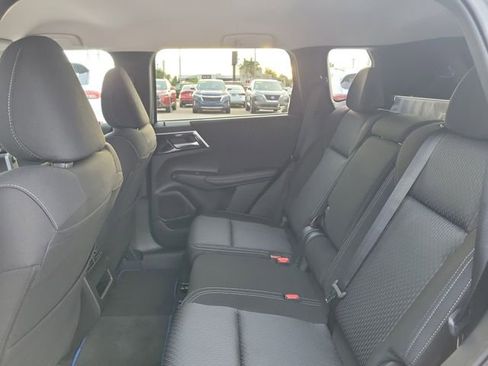 Used 2025 Mitsubishi Outlander ES image 14