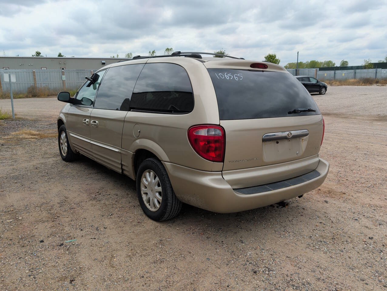 Used 2003 Chrysler Town & Country LXi FWD image 3
