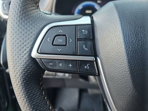 Used 2025 Toyota Sienna XLE Woodland Edition image 11