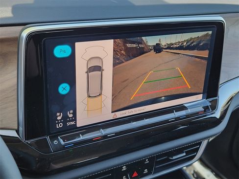 New 2025 Volkswagen Atlas Peak Edition SE image 11