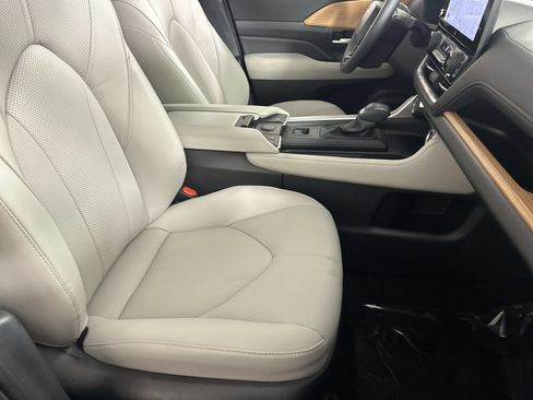 Used 2026 Toyota Grand Highlander AWD Hybrid image 27