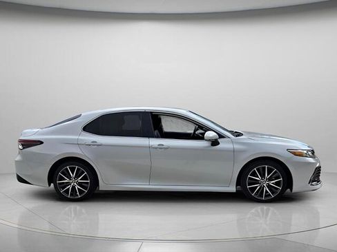 Used 2021 Toyota Camry XLE FWD image 5