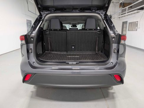 Used 2023 Toyota Highlander XLE image 44