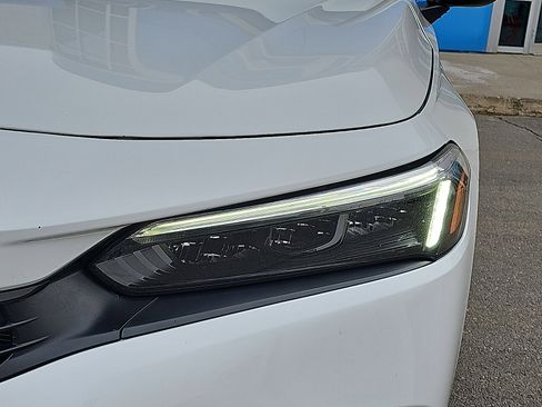 Used 2023 Honda Civic Sport image 9