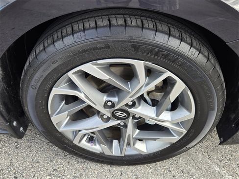 Certified 2023 Hyundai Sonata SEL w/ Convenience Package image 17