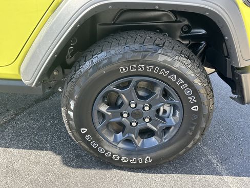 Used 2023 Jeep Wrangler Unlimited w/ Sun & Screen Package image 23