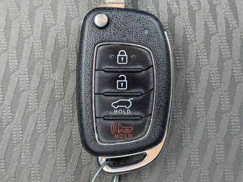 Used 2017 Hyundai Santa Fe Sport FWD image 27