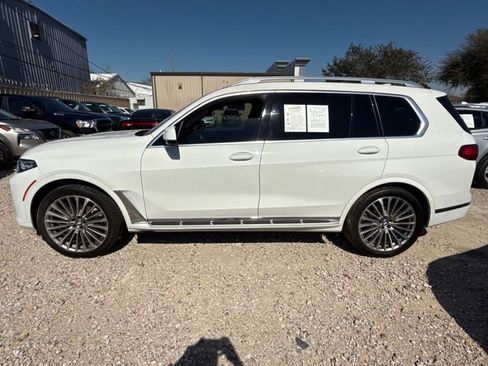 Used 2022 BMW X7 xDrive40i w/ Premium Package image 2