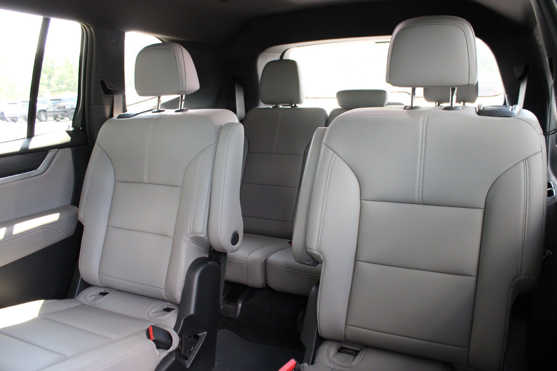Used 2026 GMC Acadia Elevation w/ Elevation Premium Package FWD image 16