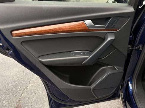 Used 2023 Audi Q5 2.0T Premium w/ Convenience Package AWD/4WD image 28