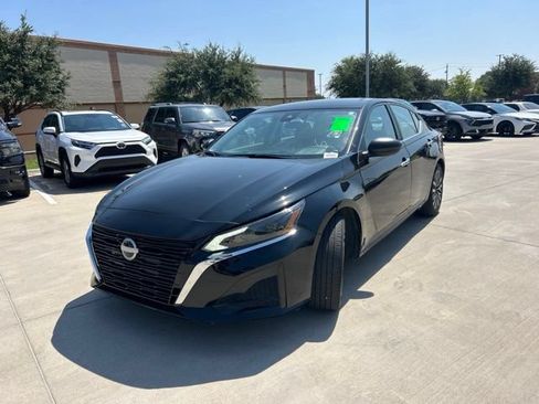 Used 2025 Nissan Altima 2.5 SV FWD image 6