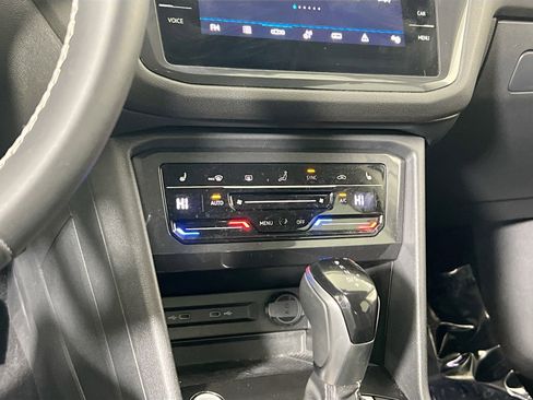 Used 2022 Volkswagen Tiguan SE image 15