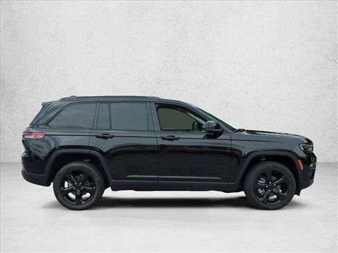 Used 2023 Jeep Grand Cherokee Limited w/ Black Appearance Package RWD image 4