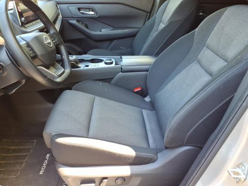 Used 2025 Nissan Rogue SV AWD/4WD image 11