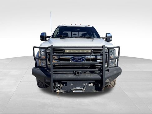Used 2019 Ford F450 XLT w/ XLT Premium Package image 2