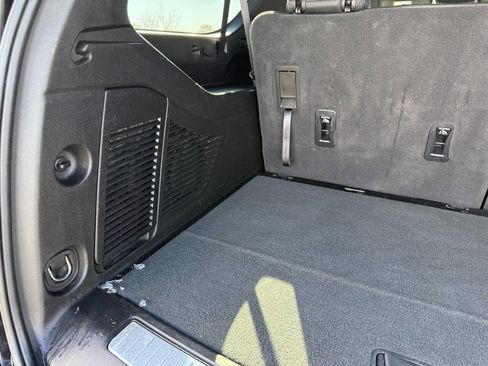 Used 2025 Chevrolet Suburban Z71 image 29