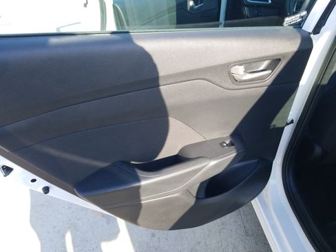 Used 2022 Hyundai Accent SE image 11