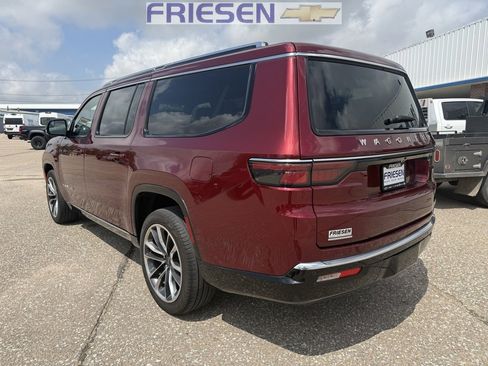 Used 2023 Jeep Wagoneer L Series III w/ Premium Group I image 3