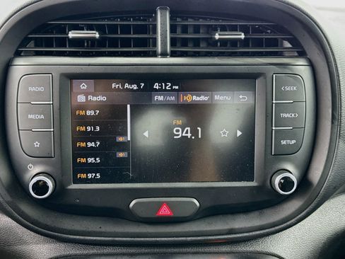 Used 2025 Kia Soul LX w/ LX Technology Package FWD image 21