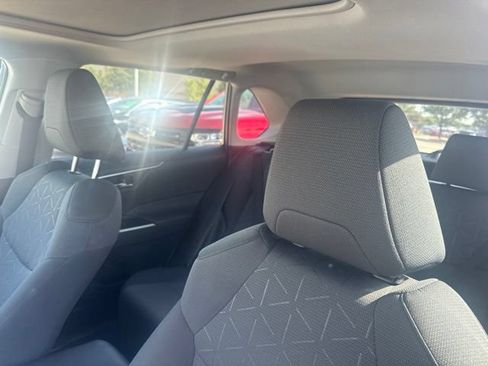 Used 2022 Toyota RAV4 XLE w/ Convenience Package FWD image 9