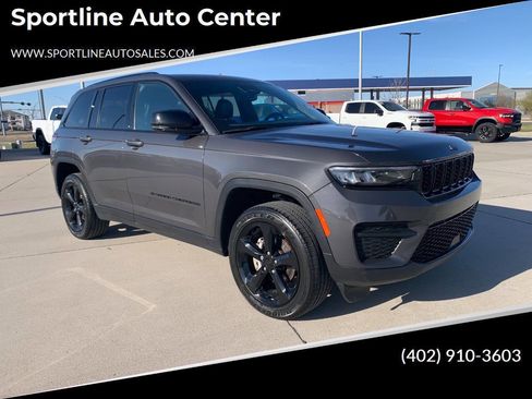 Used 2024 Jeep Grand Cherokee Altitude image 1